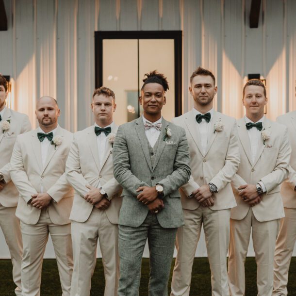 molly davis grey farms wedding bushel peck photo1 scaled