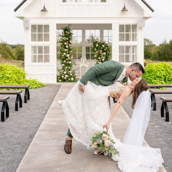 hillary2 davis grey farms wedding bushel peck photo5